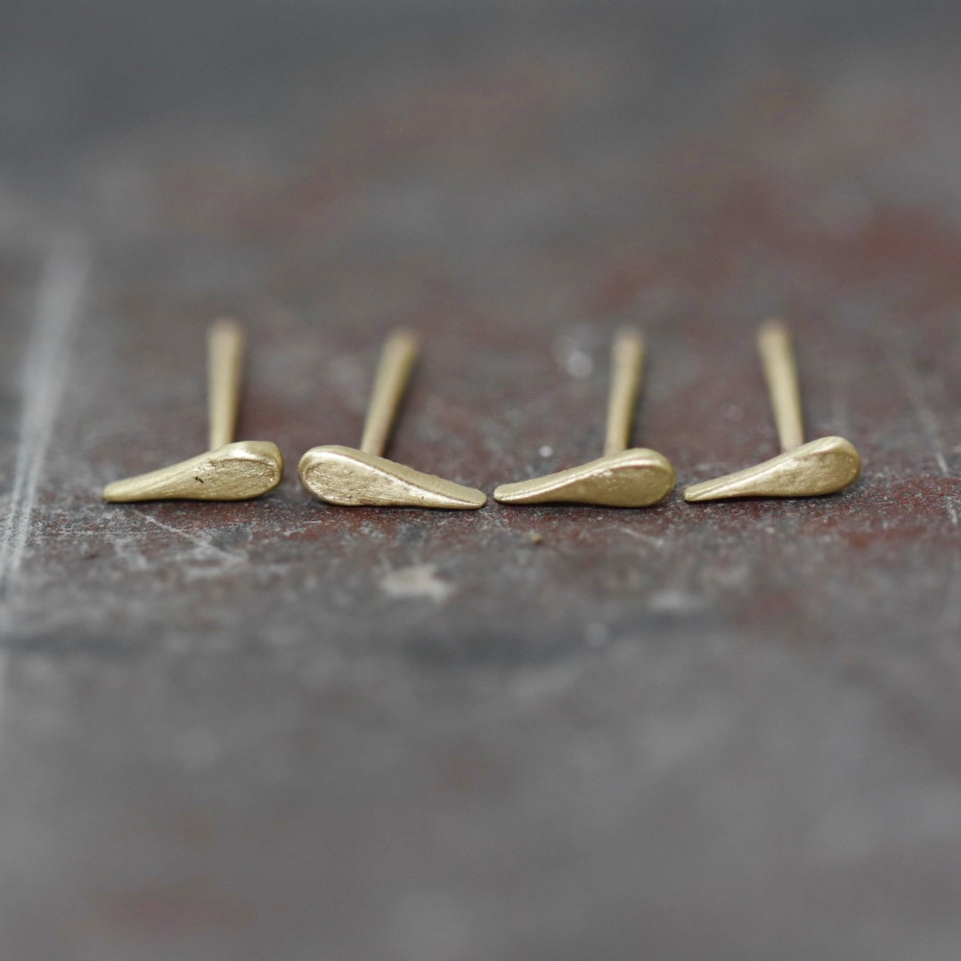 9 carat droplet studs