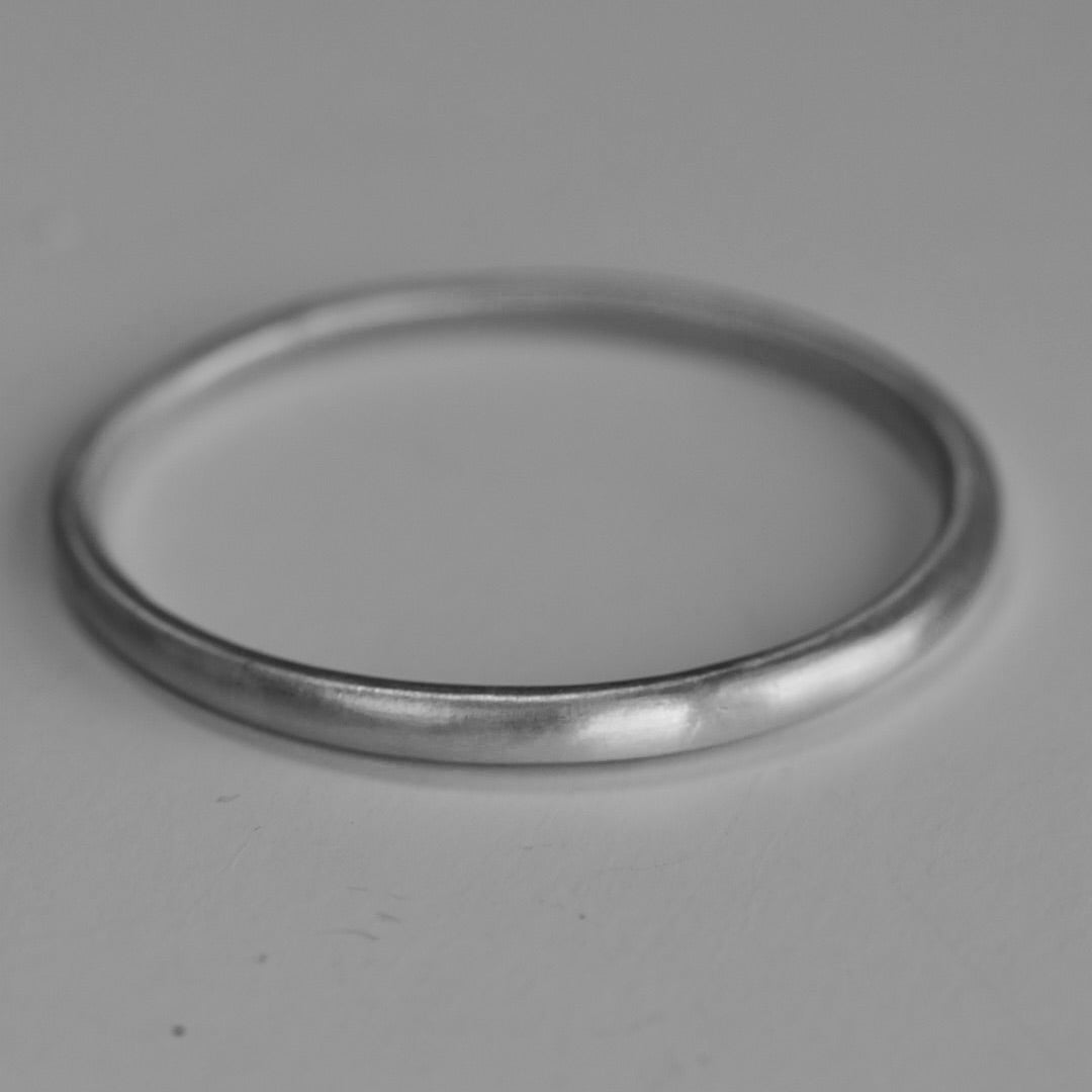 Tapered silver bangle