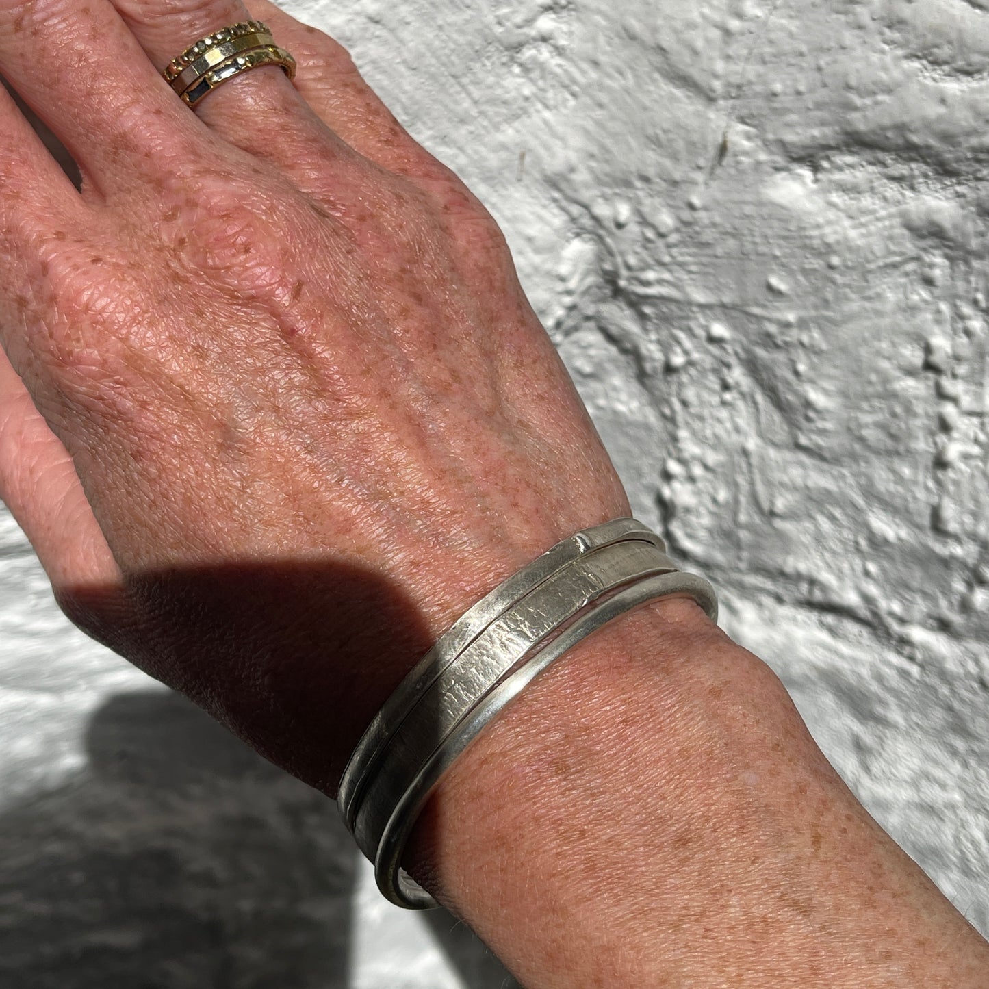 Tapered silver bangle