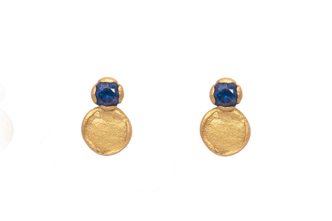 Small blue sapphire, textured, UK handmade recycled gold disc studs. 